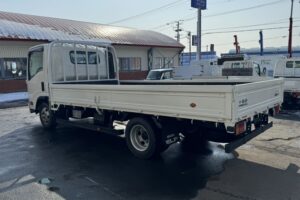 サムネイル: 令和3年　エルフ2トン平ワイドロング　走行1.4万キロ　車検1年付
