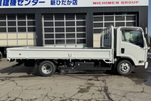 サムネイル: 令和3年　エルフ2トン平ワイドロング　走行1.4万キロ　車検1年付