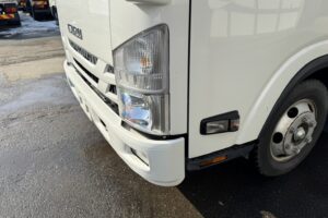 サムネイル: 令和3年　エルフ2トン平ワイドロング　走行1.4万キロ　車検1年付