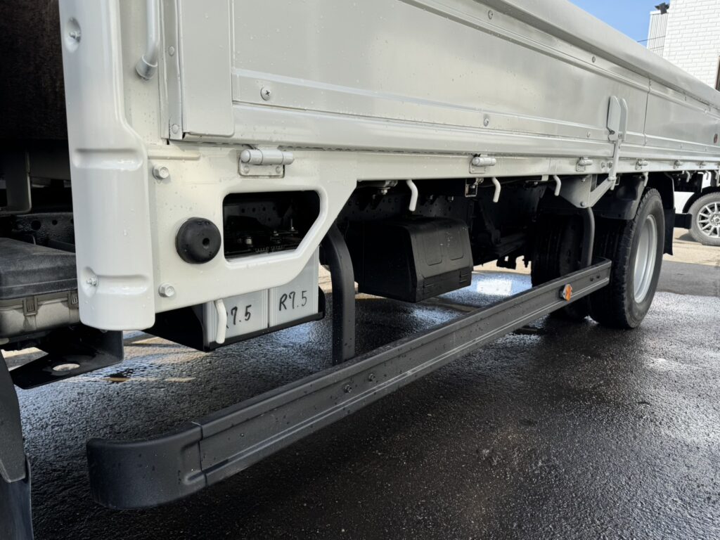 令和3年　エルフ2トン平ワイドロング　走行1.4万キロ　車検1年付