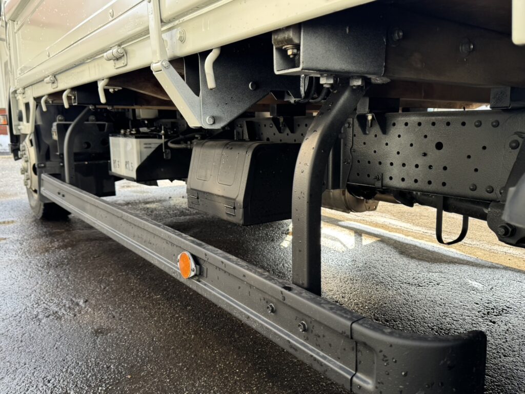 令和3年　エルフ2トン平ワイドロング　走行1.4万キロ　車検1年付