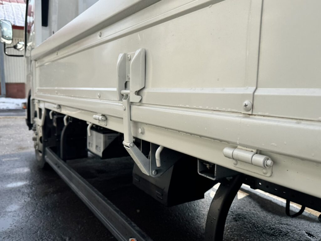 令和3年　エルフ2トン平ワイドロング　走行1.4万キロ　車検1年付