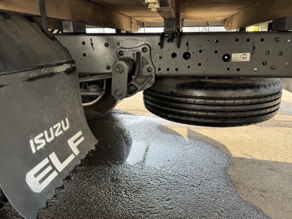 令和3年　エルフ2トン平ワイドロング　走行1.4万キロ　車検1年付