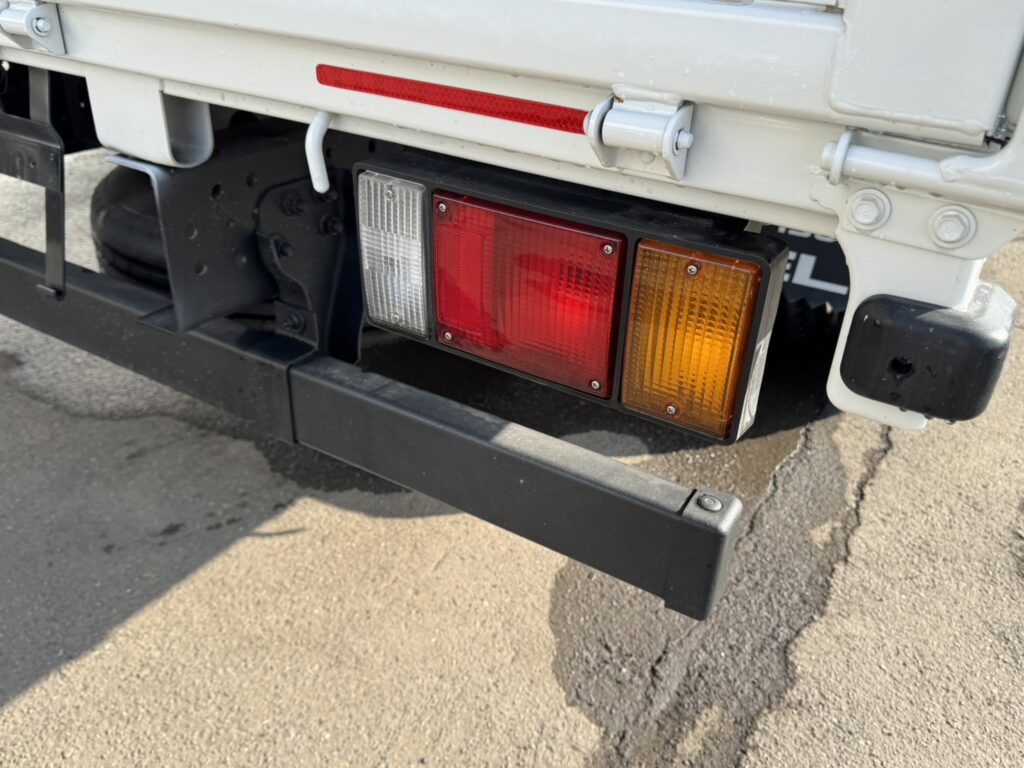 令和3年　エルフ2トン平ワイドロング　走行1.4万キロ　車検1年付