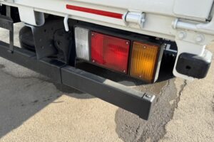 サムネイル: 令和3年　エルフ2トン平ワイドロング　走行1.4万キロ　車検1年付