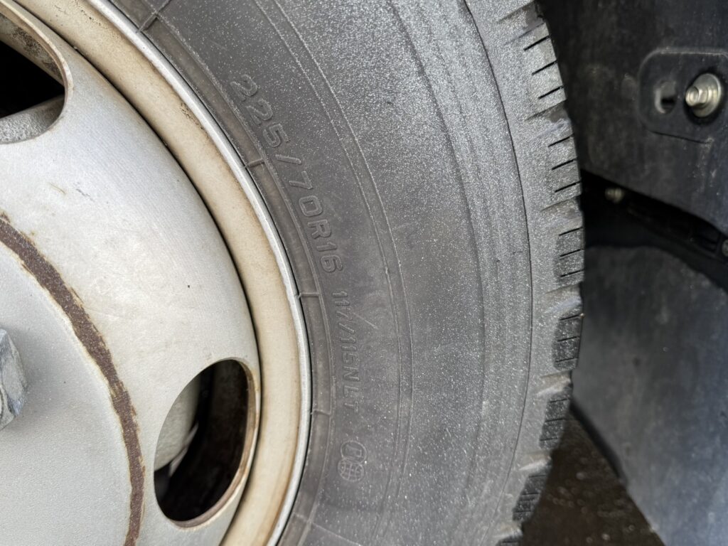 令和3年　エルフ2トン平ワイドロング　走行1.4万キロ　車検1年付