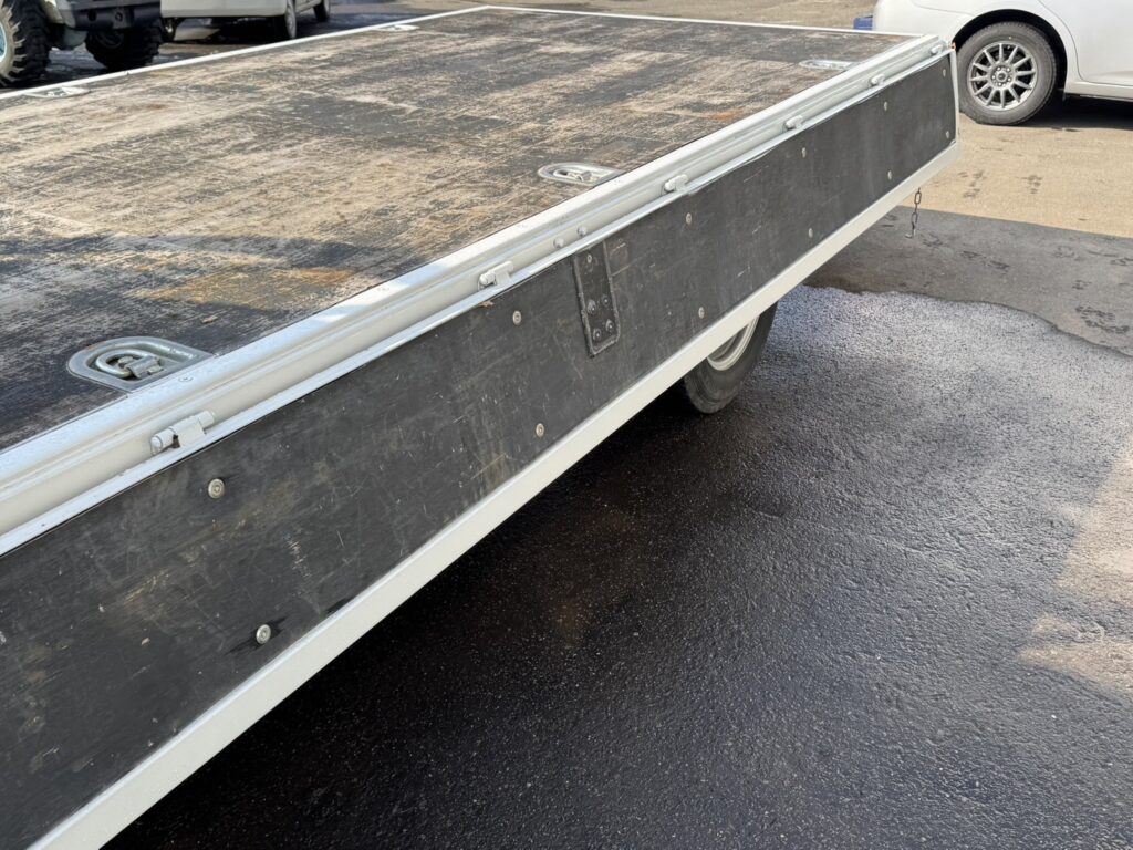 令和3年　エルフ2トン平ワイドロング　走行1.4万キロ　車検1年付