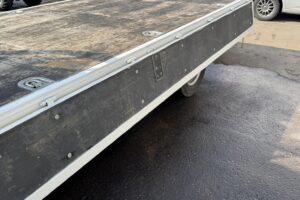 サムネイル: 令和3年　エルフ2トン平ワイドロング　走行1.4万キロ　車検1年付