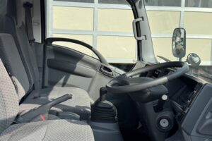 サムネイル: 令和3年　エルフ2トン平ワイドロング　走行1.4万キロ　車検1年付