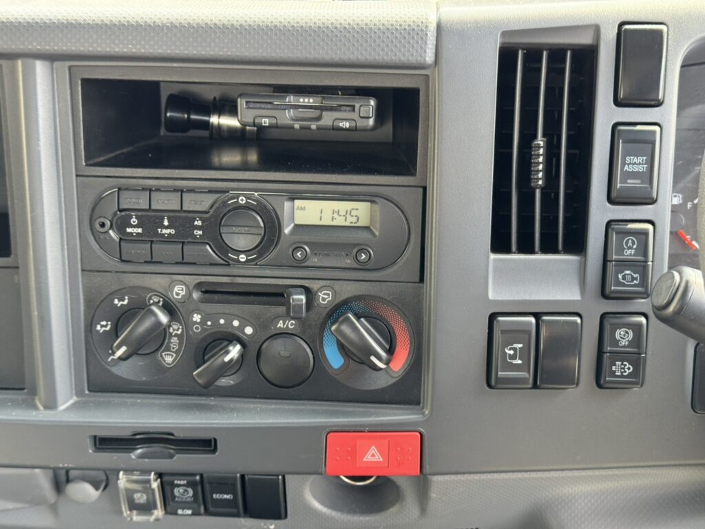 令和3年　エルフ2トン平ワイドロング　走行1.4万キロ　車検1年付