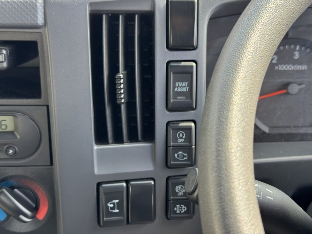 令和3年　エルフ2トン平ワイドロング　走行1.4万キロ　車検1年付