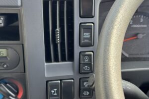 サムネイル: 令和3年　エルフ2トン平ワイドロング　走行1.4万キロ　車検1年付