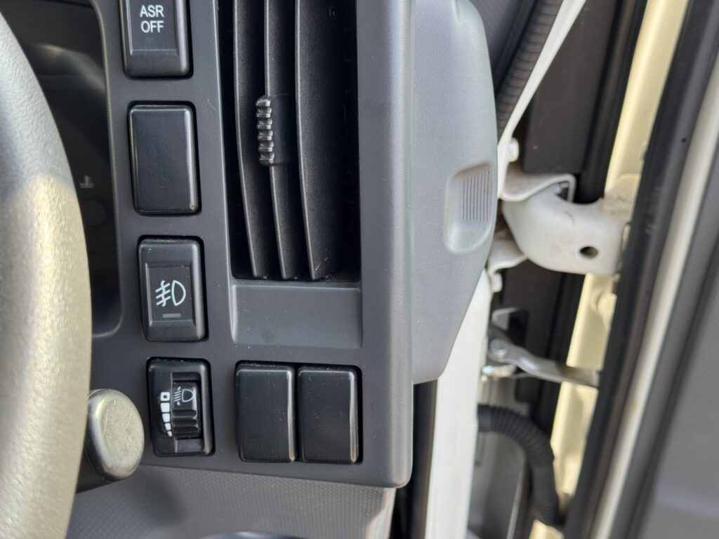 令和3年　エルフ2トン平ワイドロング　走行1.4万キロ　車検1年付