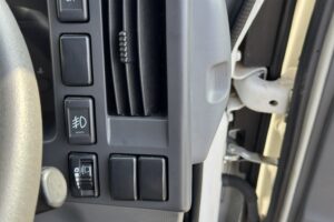 サムネイル: 令和3年　エルフ2トン平ワイドロング　走行1.4万キロ　車検1年付