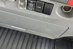 サムネイル: 令和3年　エルフ2トン平ワイドロング　走行1.4万キロ　車検1年付