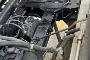 サムネイル: 令和3年　エルフ2トン平ワイドロング　走行1.4万キロ　車検1年付