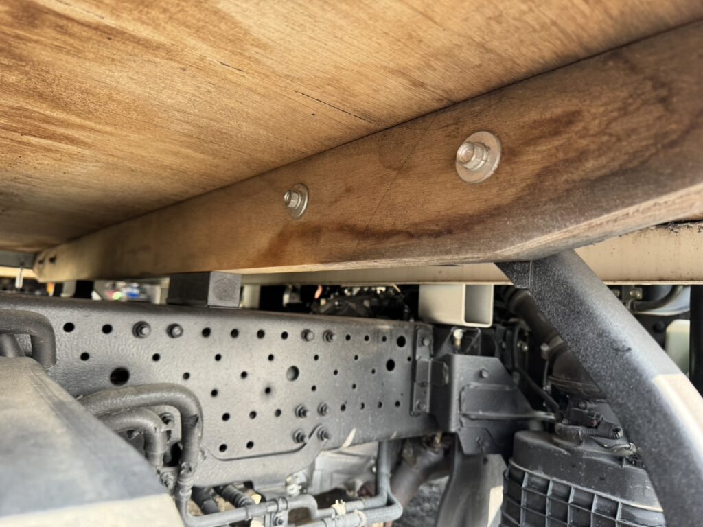 令和3年　エルフ2トン平ワイドロング　走行1.4万キロ　車検1年付