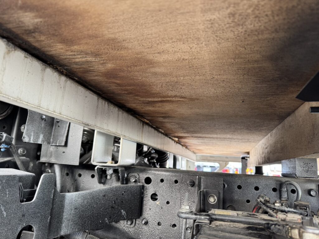 令和3年　エルフ2トン平ワイドロング　走行1.4万キロ　車検1年付