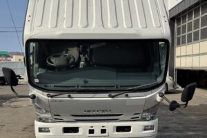 サムネイル: 令和3年　エルフ2トン平ワイドロング　走行1.4万キロ　車検1年付