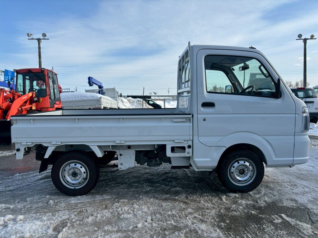 令和３年　スズキ　キャリイ　軽トラック　４WD　ＫＣスペシャル・オートマ（車検令和９年８月）