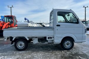 サムネイル: 令和３年　スズキ　キャリイ　軽トラック　４WD　ＫＣスペシャル・オートマ（車検令和９年８月）