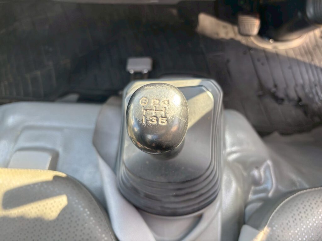 平成24年　日野　デュトロ　２トン３段クレーンロング　フックイン・ラジコン付（車検1年付）