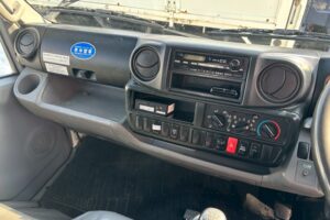 サムネイル: 平成24年　日野　デュトロ　２トン３段クレーンロング　フックイン・ラジコン付（車検1年付）