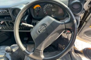 サムネイル: 平成24年　日野　デュトロ　２トン３段クレーンロング　フックイン・ラジコン付（車検1年付）