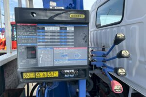 サムネイル: 平成24年　日野　デュトロ　２トン３段クレーンロング　フックイン・ラジコン付（車検1年付）