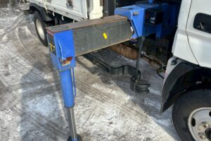 サムネイル: 平成24年　日野　デュトロ　２トン３段クレーンロング　フックイン・ラジコン付（車検1年付）