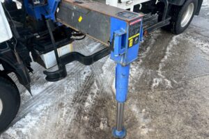 サムネイル: 平成24年　日野　デュトロ　２トン３段クレーンロング　フックイン・ラジコン付（車検1年付）