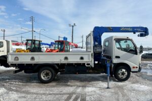 サムネイル: 平成24年　日野　デュトロ　２トン３段クレーンロング　フックイン・ラジコン付（車検1年付）