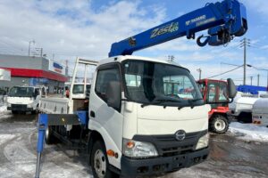 サムネイル: 平成24年　日野　デュトロ　２トン３段クレーンロング　フックイン・ラジコン付（車検1年付）