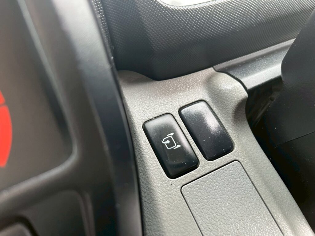 平成25年 　日野　デュトロ11.9m高所作業車スチールバケット (車検1年付）