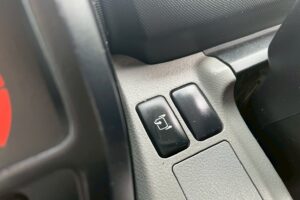 サムネイル: 平成25年 　日野　デュトロ11.9m高所作業車スチールバケット (車検1年付）