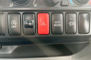 サムネイル: 平成25年 　日野　デュトロ11.9m高所作業車スチールバケット (車検1年付）