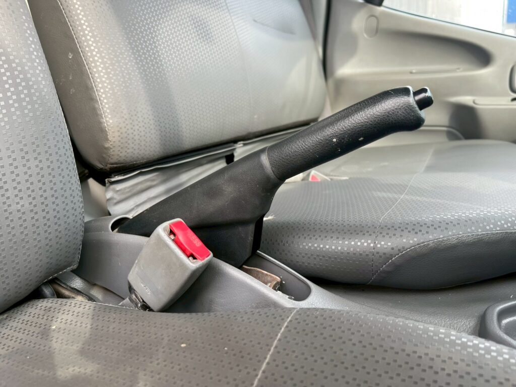 平成25年 　日野　デュトロ11.9m高所作業車スチールバケット (車検1年付）