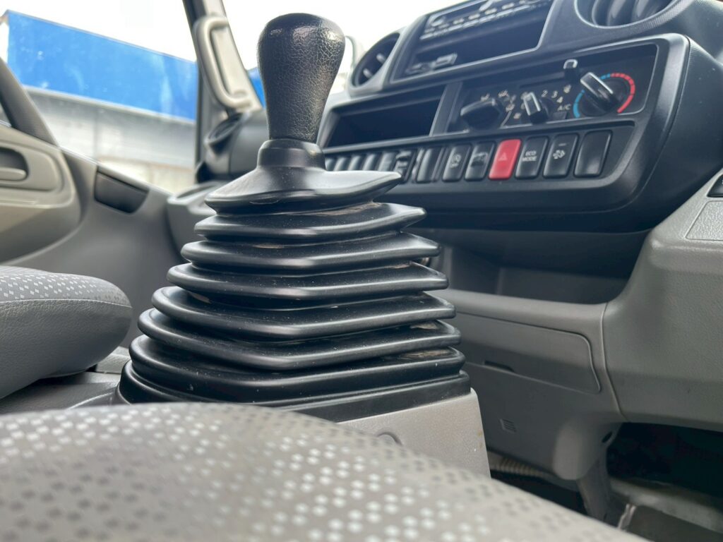 平成25年 　日野　デュトロ11.9m高所作業車スチールバケット (車検1年付）