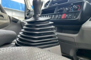 サムネイル: 平成25年 　日野　デュトロ11.9m高所作業車スチールバケット (車検1年付）