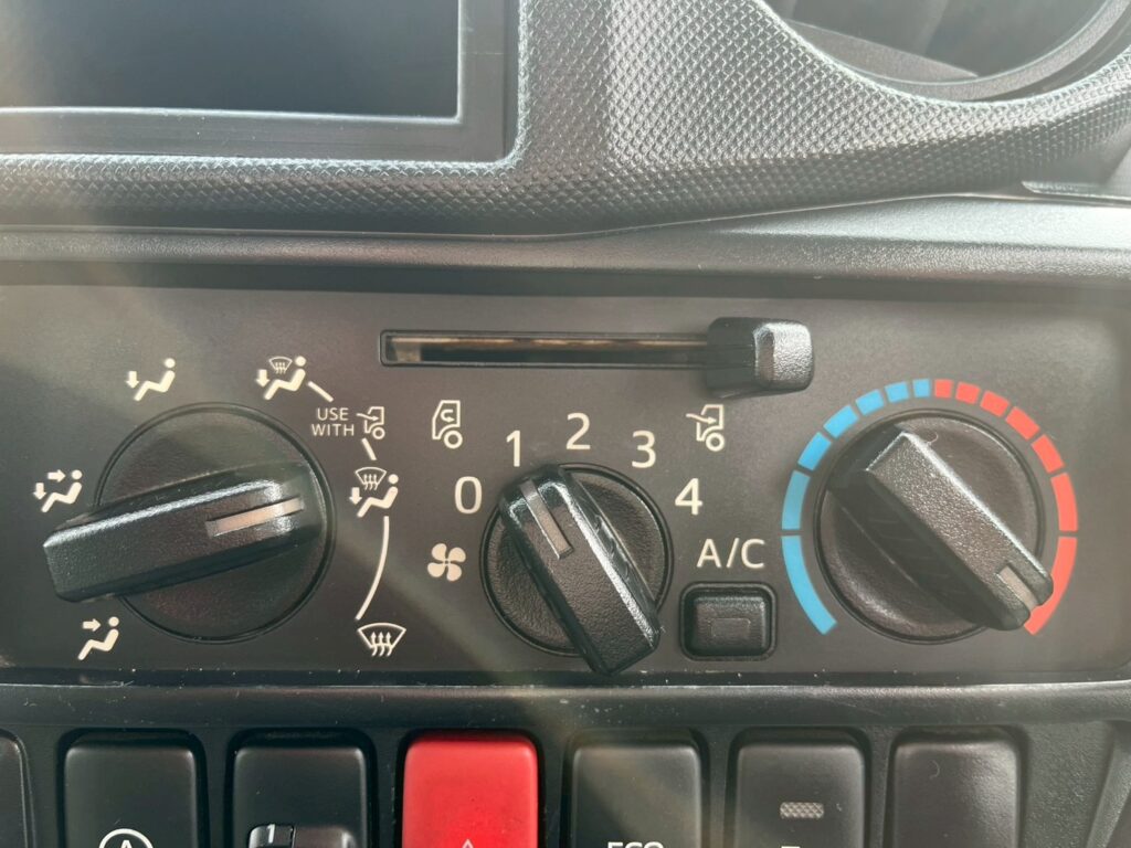 平成25年 　日野　デュトロ11.9m高所作業車スチールバケット (車検1年付）