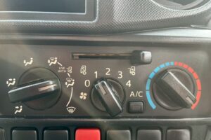 サムネイル: 平成25年 　日野　デュトロ11.9m高所作業車スチールバケット (車検1年付）