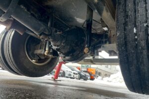 サムネイル: 平成25年 　日野　デュトロ11.9m高所作業車スチールバケット (車検1年付）