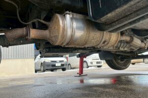 サムネイル: 平成25年 　日野　デュトロ11.9m高所作業車スチールバケット (車検1年付）