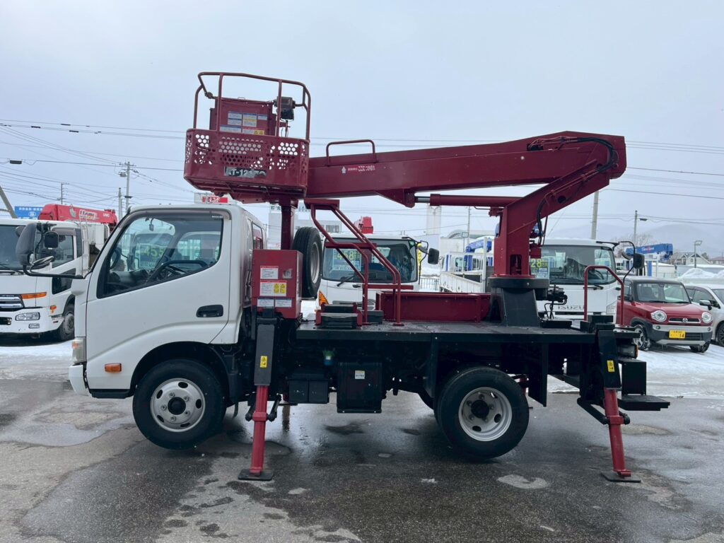 平成25年 　日野　デュトロ11.9m高所作業車スチールバケット (車検1年付）