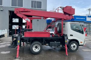 サムネイル: 平成25年 　日野　デュトロ11.9m高所作業車スチールバケット (車検1年付）