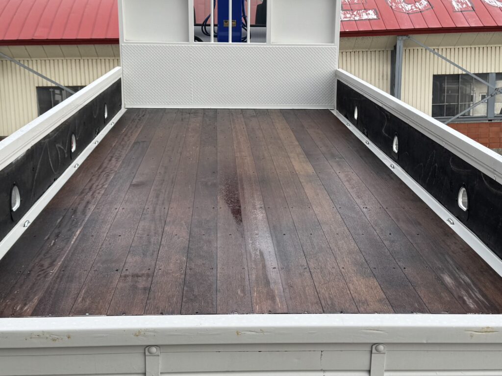 平成24年　レンジャー4トン4段クレーンロング ロングジャッキ ラジコン 車検令和8年11月