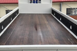 サムネイル: 平成24年　レンジャー4トン4段クレーンロング ロングジャッキ ラジコン 車検令和8年11月