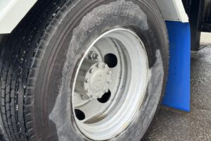 サムネイル: 平成24年　レンジャー4トン4段クレーンロング ロングジャッキ ラジコン 車検令和8年11月