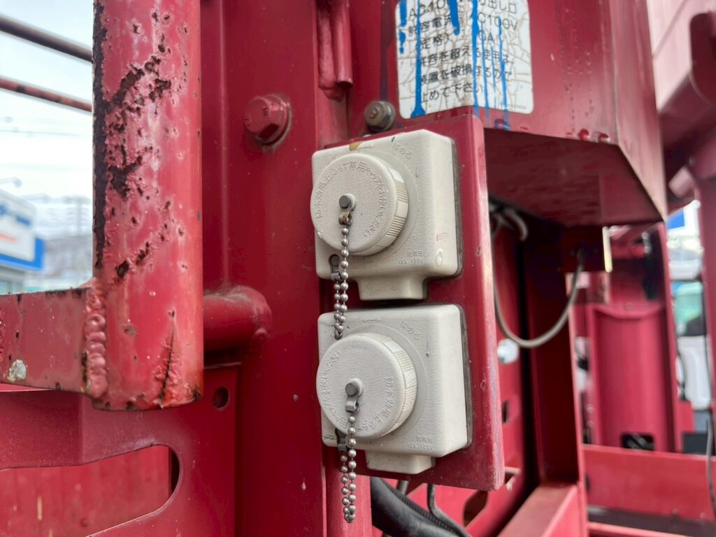 ◆平成25年式　◆いすゞエルフ12m高所作業車　◆スチールバケット