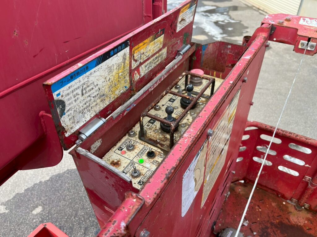 ◆平成25年式　◆いすゞエルフ12m高所作業車　◆スチールバケット